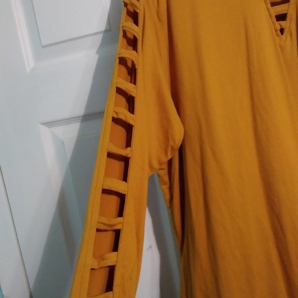 Top - Picture 2 of 3